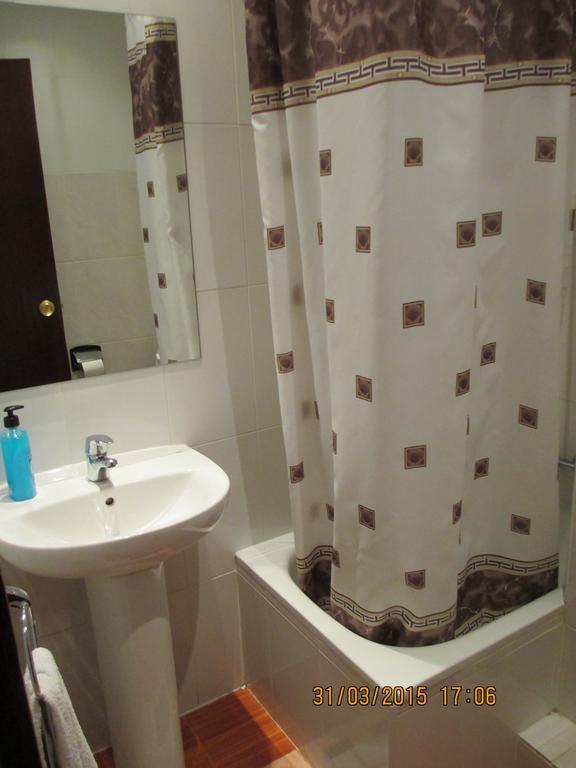 Hostal Machin Мадрид Экстерьер фото