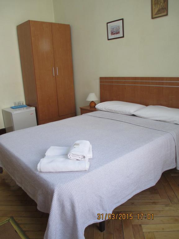 Hostal Machin Мадрид Экстерьер фото