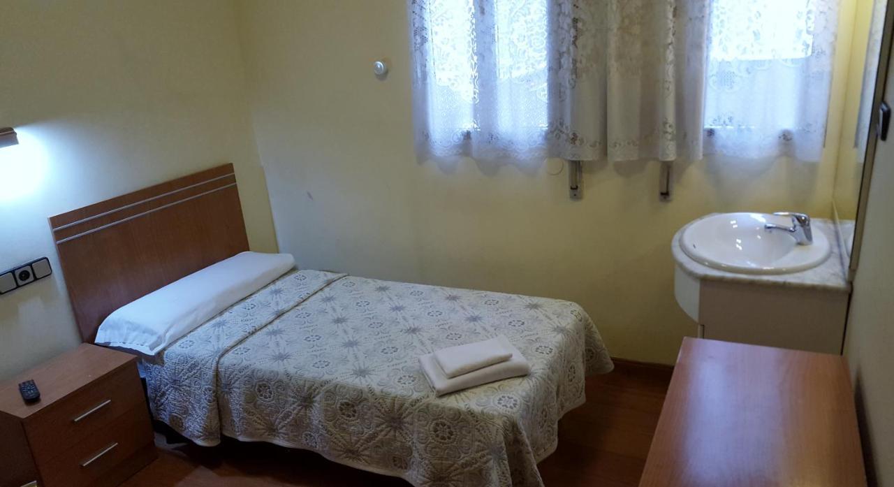 Hostal Machin Мадрид Экстерьер фото
